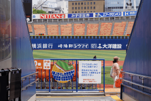 立ち見で野球観戦！ベイスターズの内野立ち見席の座席紹介