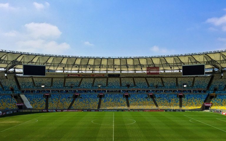 スタジアムの座席カテゴリーをイメージした観客席