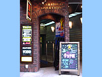 A mysterious pub space where you can relax even though it is authentic.