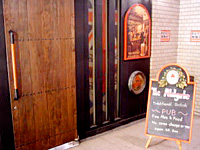 渋谷駅で待合せ。「ジ・オールゲイト」で酒飲み4人が寛ぎの一時。