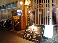 The concept is "Integration of British pub and live house".