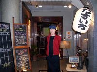 Japanese style standing bar + watching sports. Anyone can enjoy this restaurant.