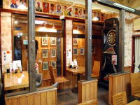 80 kinds of authentic Chinese food and creative menu created by the owner who likes soccer are the selling points.