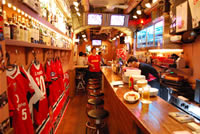 Every Tuesday only! "individualistic bar" in Ginza where Reds supporters gather.