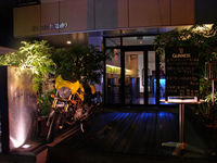 A hideaway bar in an alley. The yellow dogatee is the landmark.