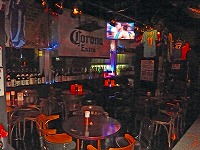 新横浜で60～90年代のダンスミュージック&サッカーならココ！