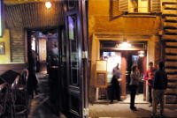 ナボーナ広場の近く、観光地にして地元ファンが集うアイリッシュパブ