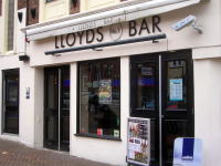 新しい街、訪れたらまずはパブへ