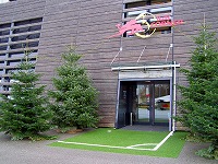 スタジアムに併設された、クラブ史を伝える上品なレストランバー