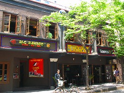 A famous restaurant that won the best sports bar award in Shanghai. Currently operates three stores.
