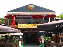 a family sports bar popular in the hottest district of restaurants