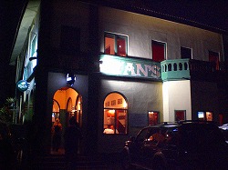 ガーナの首都アクラで堪能するアイリッシュパブ