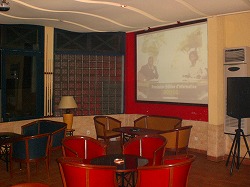 日本の対戦国カメルーンのセレブレストランに潜入！