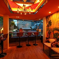 リゾート感あふれる店内！朝まで遊べるスポーツ&ダーツバー