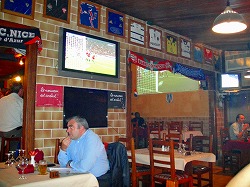 コートジボアールの「フランス競技場」でビールを片手に生観戦！？