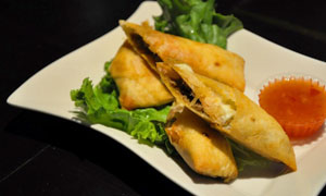 Opened 18 years ago, the Kabukicho Stadium "SPORTS & DARTS BAR Sector 7G" attracts sports fans from various countries.