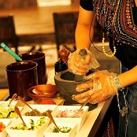 リゾート感あふれる店内！朝まで遊べるスポーツ&ダーツバー