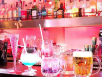 翌朝8時まで営業で深夜スポーツも楽しめる！スポーツバー おでんと生ハム『FRIEND VILLAGE』が選ばれる5つの理由