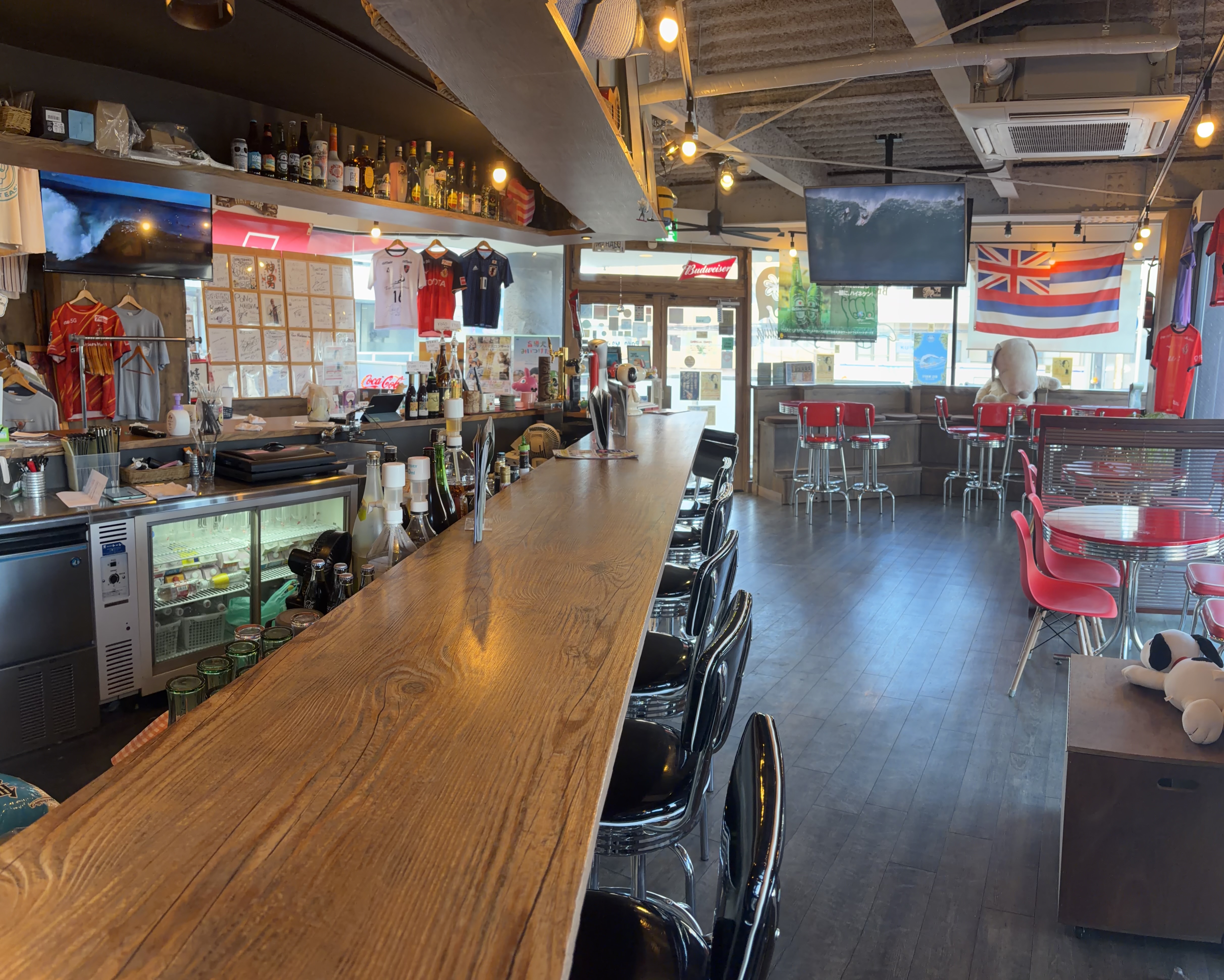 HAWAIIAN SPORTS CAFE BAR「PONO MAHINA（ポノマヒナ）」