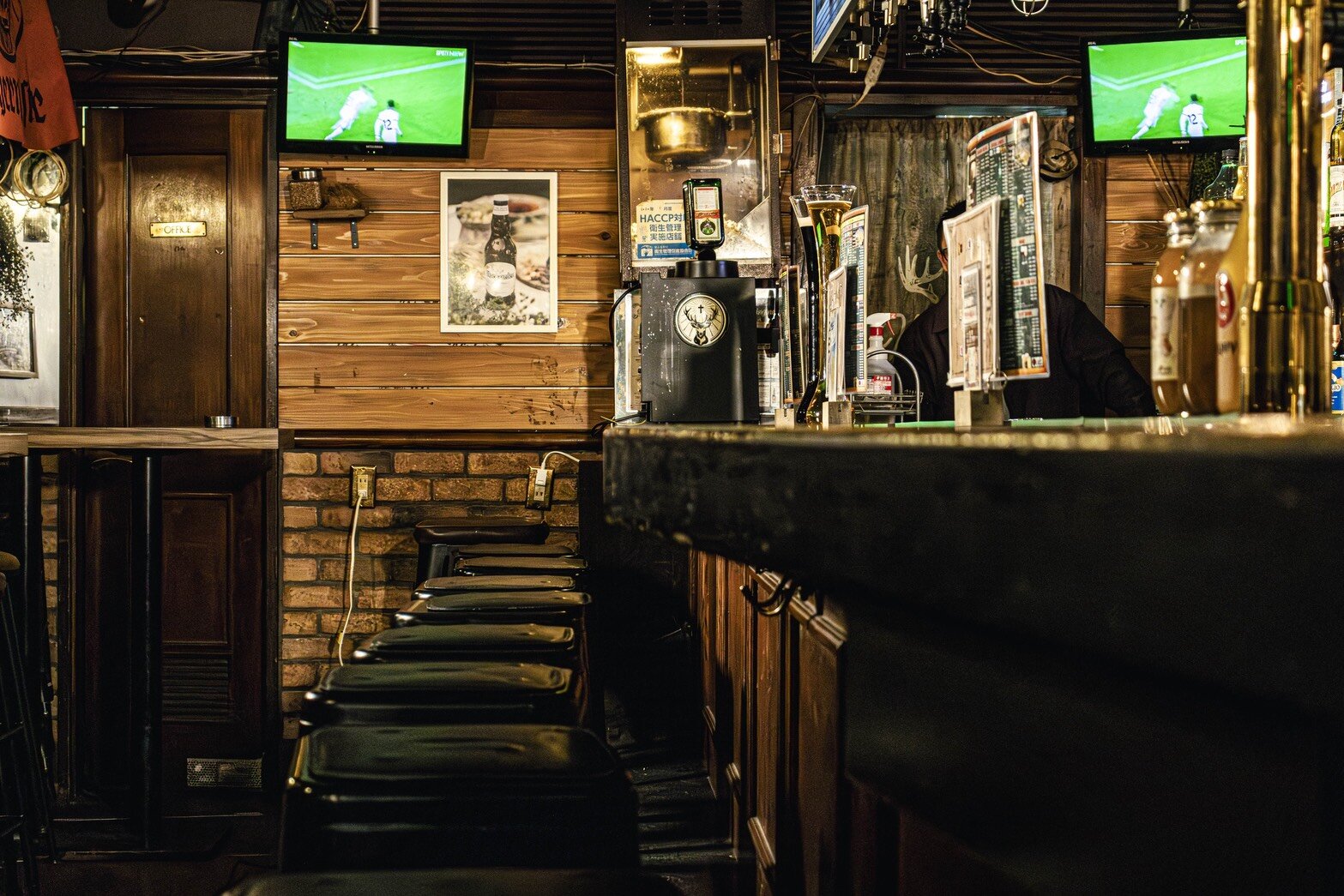Lad's sports bar 渋谷宇田川町(Lad's sports bar SHIBUYA)